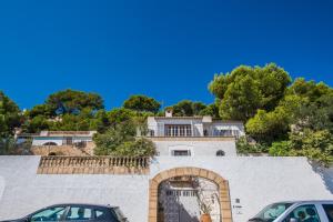 The building in which the holiday home is located