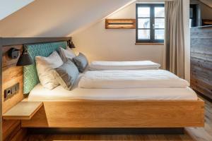 Postel nebo postele na pokoji v ubytování Klosterbräu Schlehdorf