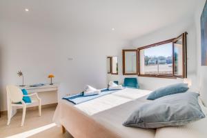 Posteľ alebo postele v izbe v ubytovaní Ideal Property Mallorca - Sa Canova d'Ariany + 37 fotografií