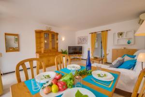 Televízia a/alebo spoločenská miestnosť v ubytovaní Ideal Property Mallorca - Silver