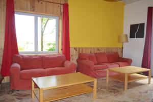 Posezení v ubytování Villa spacieuse à Laurac avec piscine partagée 160 m²