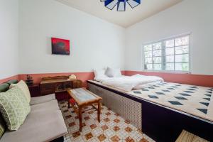 Tainan Weshare Hotel客房内的一张或多张床位