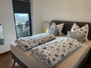 two beds sitting on top of a table in a bedroom at Ferienhaus Sternschnuppe in Freyung