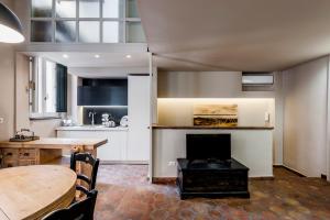 Kuchyňa alebo kuchynka v ubytovaní Ferrini Home - Piazza Trento