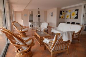 a living room with rocking chairs and a table at "LA FAVORITA" in Alicante