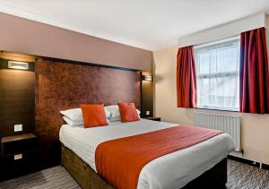 Кровать или кровати в номере Dragonfly Hotel Colchester
