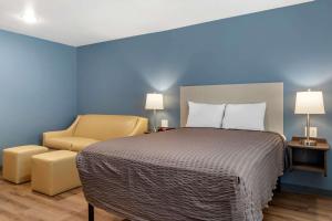 Postel nebo postele na pokoji v ubytování WoodSpring Suites Austin Georgetown