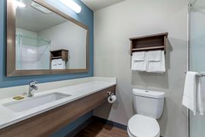 Koupelna v ubytování WoodSpring Suites Austin Georgetown