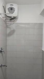 Salle de bains dans l'établissement Jays Apartment - Colombo 02 at the heart of convenience
