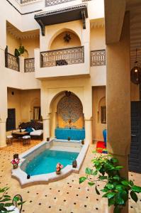 Bazén v ubytování Riad Papillon by Marrakech Riad nebo v jeho okolí