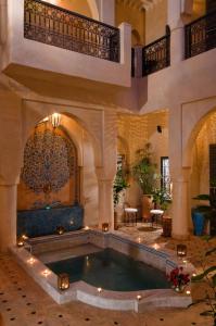 Bazén v ubytování Riad Papillon by Marrakech Riad nebo v jeho okolí