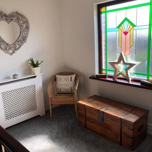 Ruang duduk di Dunedin House Nedderton Village Bedling