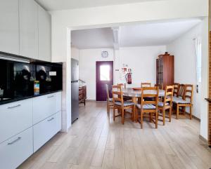 a kitchen and dining room with a table and chairs at Quinta da Gandarela in Tarouca