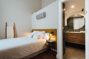 Posteľ alebo postele v izbe v ubytovaní La Sillería de Triana by Magno Apartments