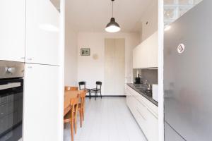 Kuchyňa alebo kuchynka v ubytovaní Washington Apartment