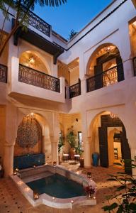 Bazén v ubytování Riad Papillon by Marrakech Riad nebo v jeho okolí