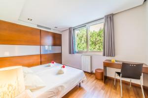 A bed or beds in a room at Ideal Property Mallorca - Villa Sammy Még 25 kép