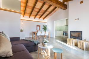 a living room with a couch and a table at Ideal Property Mallorca - Pleta in Manacor