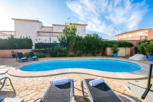 Der Swimmingpool an oder in der Nähe von Ideal Property Mallorca - Son Moleto