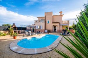 Der Swimmingpool an oder in der Nähe von Ideal Property Mallorca - Son Moleto