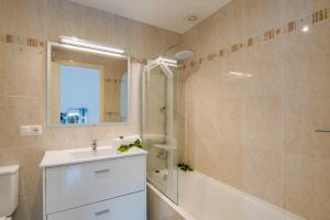 Ein Badezimmer in der Unterkunft Ideal Property Mallorca - Son Moleto