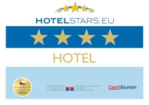 een set van vier sterren en een hotellogo bij Hotel Romance in Karlsbad
