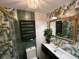 A bathroom at Comfort Zone Ostróda Villa Apartment B