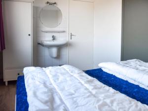 Postel nebo postele na pokoji v ubytování Holiday Home Moesbosch by Interhome