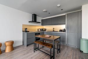 Una cocina o zona de cocina en amazing apartments - Great Junction St - by Water of Leith