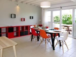 En restaurang eller annat matställe på Holiday Home Village des Dunes - CEZ311 by Interhome