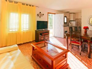 Televízia a/alebo spoločenská miestnosť v ubytovaní Holiday Home Richelieu by Interhome