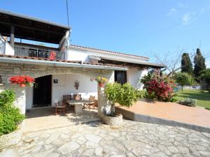 Zahrada ubytování Holiday Home Latin by Interhome