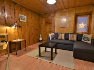A seating area at Apartment Trepalle by Interhome
