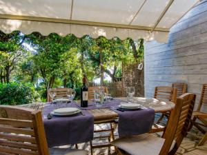 Restaurant o un lloc per menjar a Holiday Home Nella by Interhome