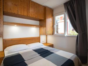 A bed or beds in a room at Holiday Home Mandorlo - SLR401 by Interhome
