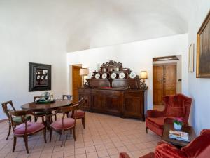 O zonă de relaxare la Apartment Giovanni - DOL116 by Interhome