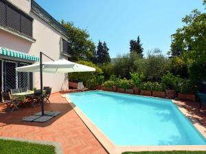 Bazén v ubytovaní Holiday Home Villa Lucia by Interhome alebo v jeho blízkosti