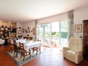 Posedenie v ubytovaní Holiday Home Villa Lucia by Interhome