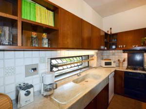 Kuchyňa alebo kuchynka v ubytovaní Holiday Home Villa Lucia by Interhome