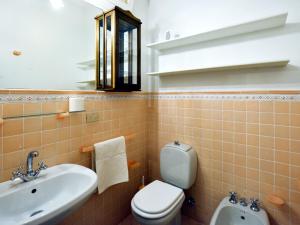 Kúpeľňa v ubytovaní Holiday Home Villa Lucia by Interhome