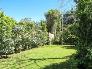 A garden outside Holiday Home Amoreira - CLE201