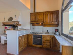 A kitchen or kitchenette at Holiday Home Villa Magna by Interhome