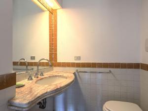 A bathroom at Holiday Home Villa Magna by Interhome