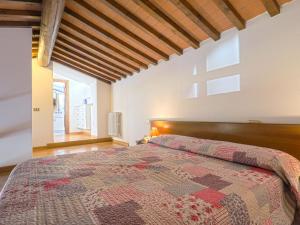 A bed or beds in a room at Holiday Home Villa Magna by Interhome