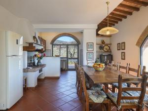 A kitchen or kitchenette at Holiday Home Villa Magna by Interhome