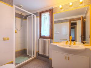 A bathroom at Holiday Home Villa Magna by Interhome