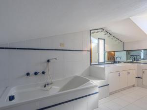 A bathroom at Holiday Home Villa Magna by Interhome