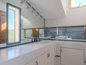 A kitchen or kitchenette at Holiday Home Villa Magna by Interhome