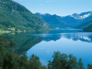 a view of a lake in the mountains at Chalet Fjellbris by Interhome in Holsen