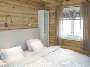 En eller flere senger på et rom på Holiday Home Lislebu - SOW115 by Interhome